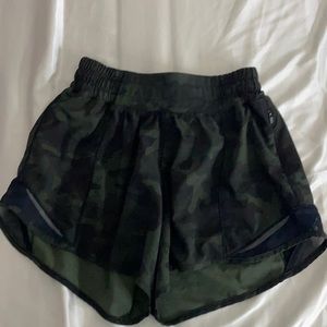 Lululemon 4 inseam hottie hot